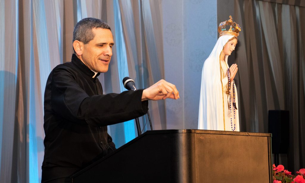 Conference Video of Fr. Michael Rodríguez: How I Left the New Mass and ...